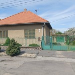 Rodinný dom s krásnym a slnečným pozemkom vo vyhľadávanej lokalite mesta Lučenec.